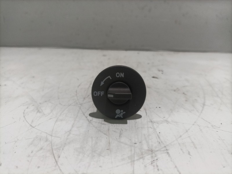 Recambio de interruptor para renault laguna iii referencia OEM IAM 8200169589  