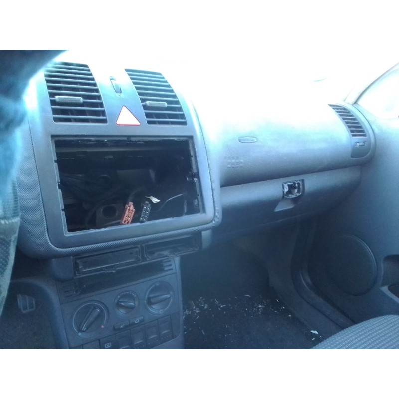 volkswagen polo berlina (6n2) del año 1999