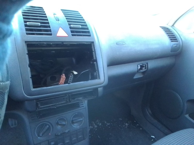 volkswagen polo berlina (6n2) del año 1999