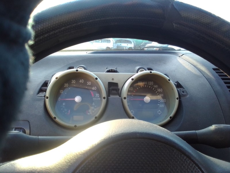 volkswagen polo berlina (6n2) del año 1999