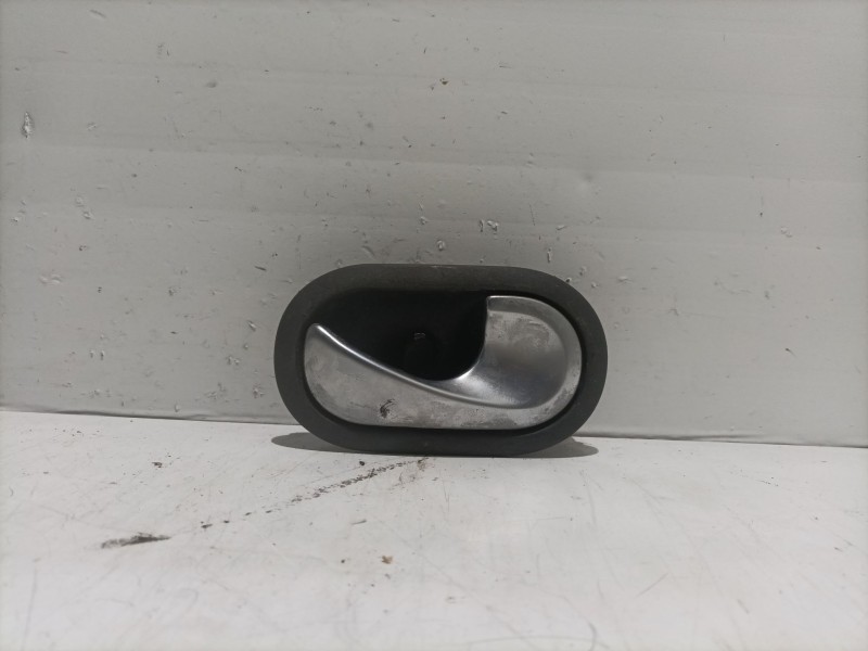 Recambio de maneta interior trasera izquierda para renault megane 1.6e referencia OEM IAM 8200028487  