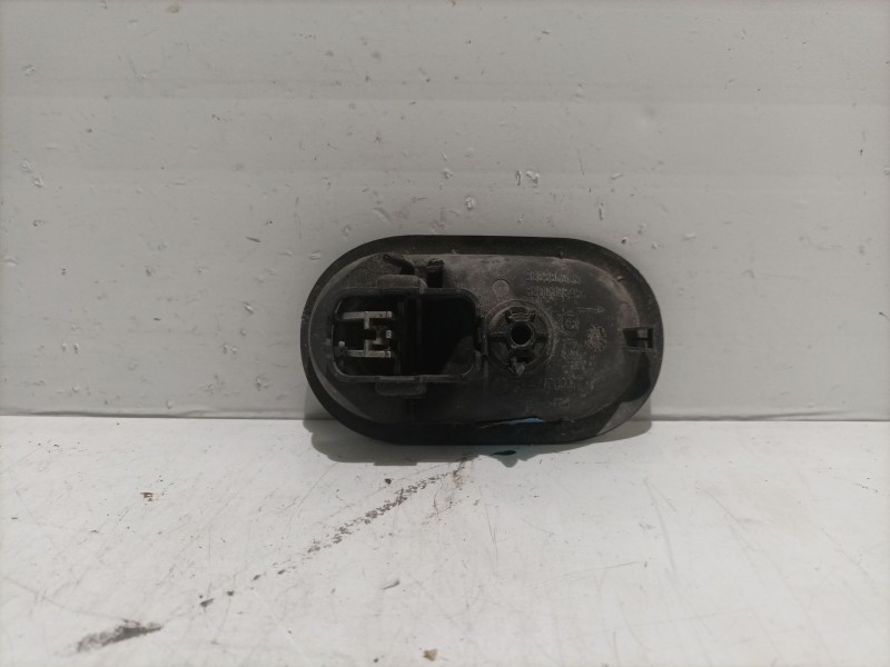 Recambio de maneta interior trasera izquierda para renault megane 1.6e referencia OEM IAM 8200028487  
