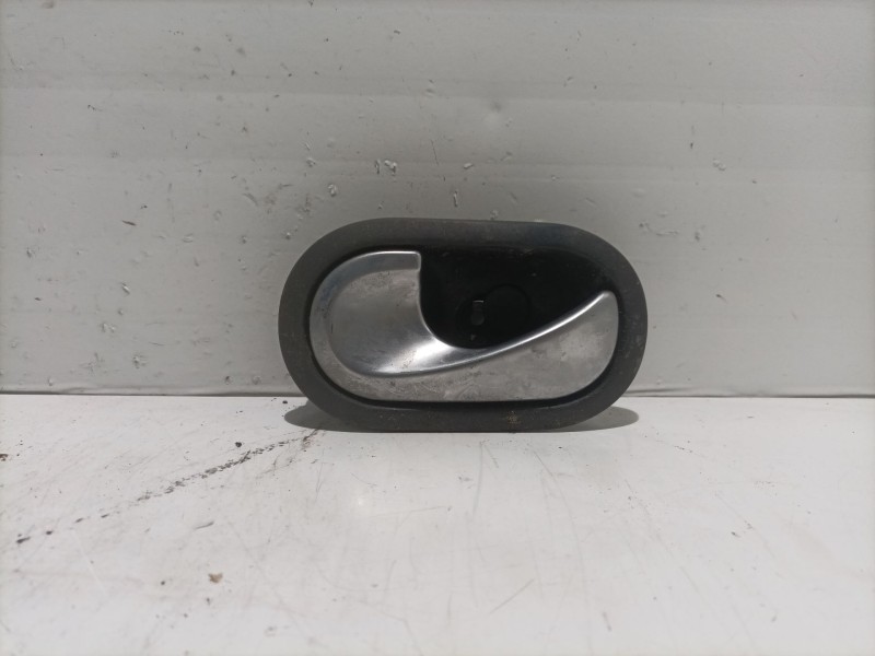 Recambio de maneta interior trasera izquierda para renault megane 1.6e referencia OEM IAM 8200028486  