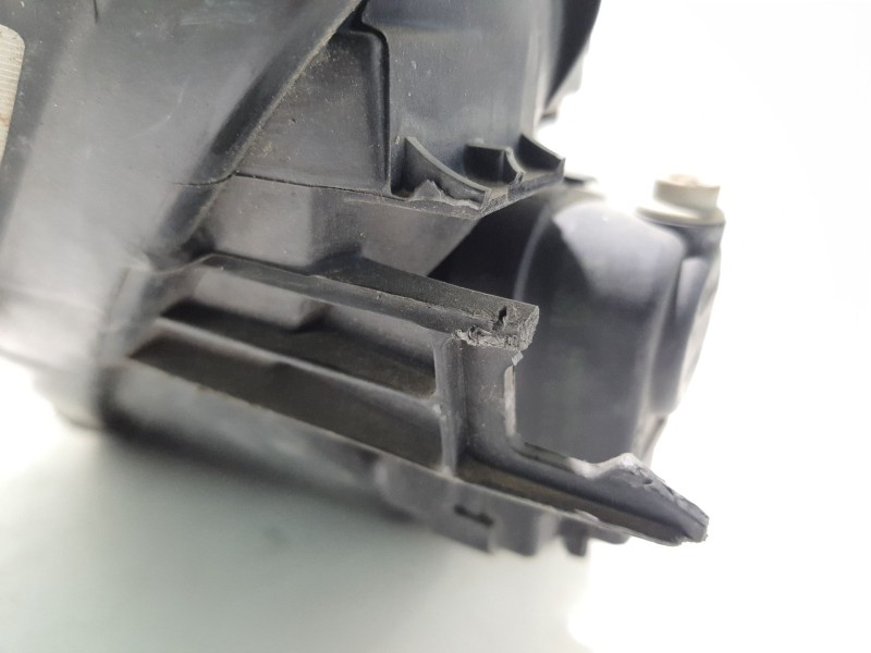 Recambio de faro izquierdo para peugeot 206 berlina referencia OEM IAM 9628666880  