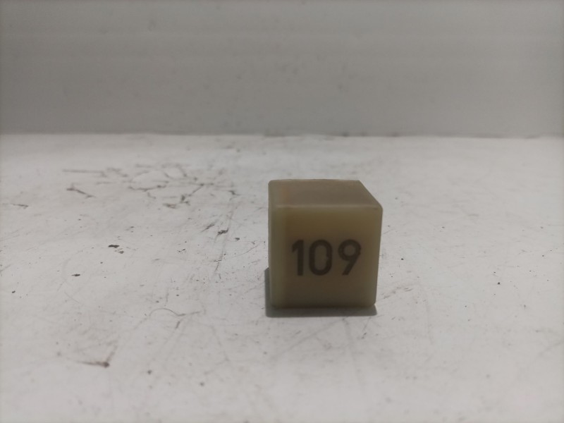 Recambio de rele para volkswagen new beetle (9c1/1c1) referencia OEM IAM 357906381A  