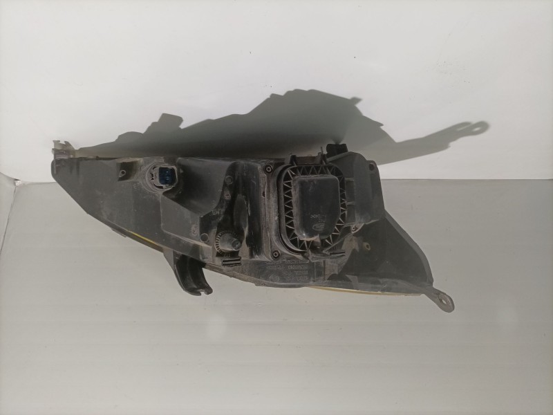 Recambio de faro izquierdo para ford focus berlina (cak) ambiente referencia OEM IAM 200479  