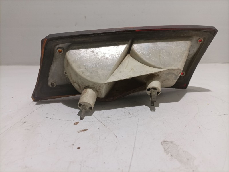 Recambio de piloto trasero derecho para renault 5 1.1 referencia OEM IAM 239103  