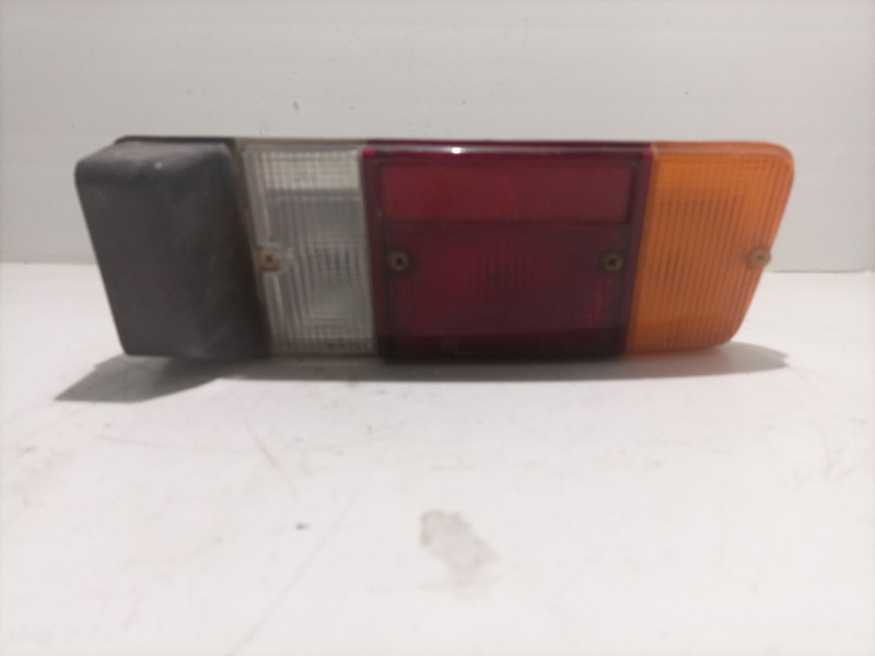 Recambio de piloto trasero derecho para seat 127 seat 127 referencia OEM IAM 19178  