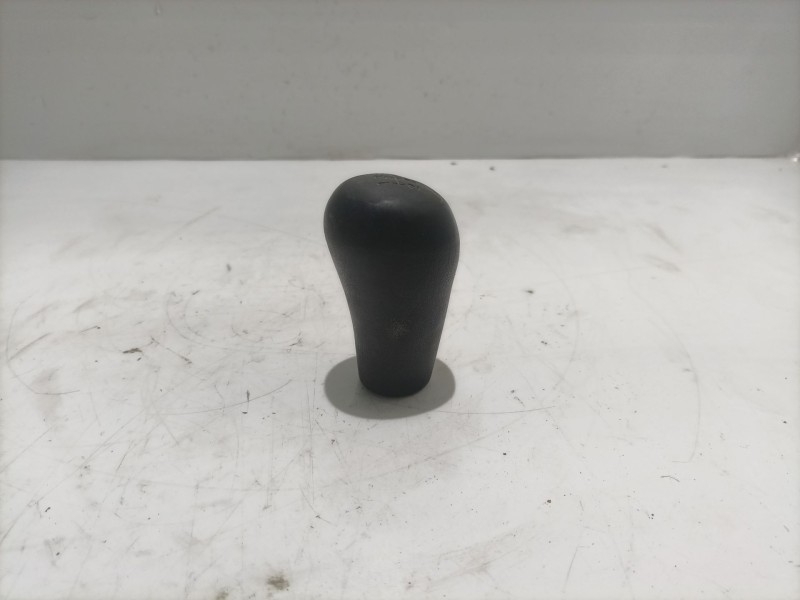 Recambio de pomo palanca cambio para toyota aygo (kgb/wnb) referencia OEM IAM 3350405010B4  