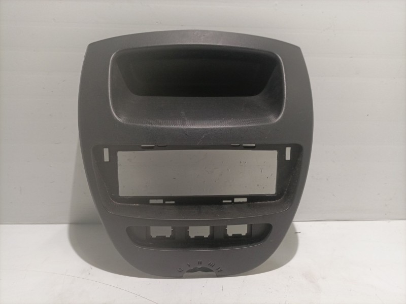 Recambio de mascara central de salpicadero para toyota aygo (kgb/wnb) referencia OEM IAM 554050H010  