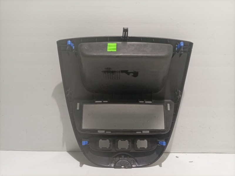 Recambio de mascara central de salpicadero para toyota aygo (kgb/wnb) referencia OEM IAM 554050H010  