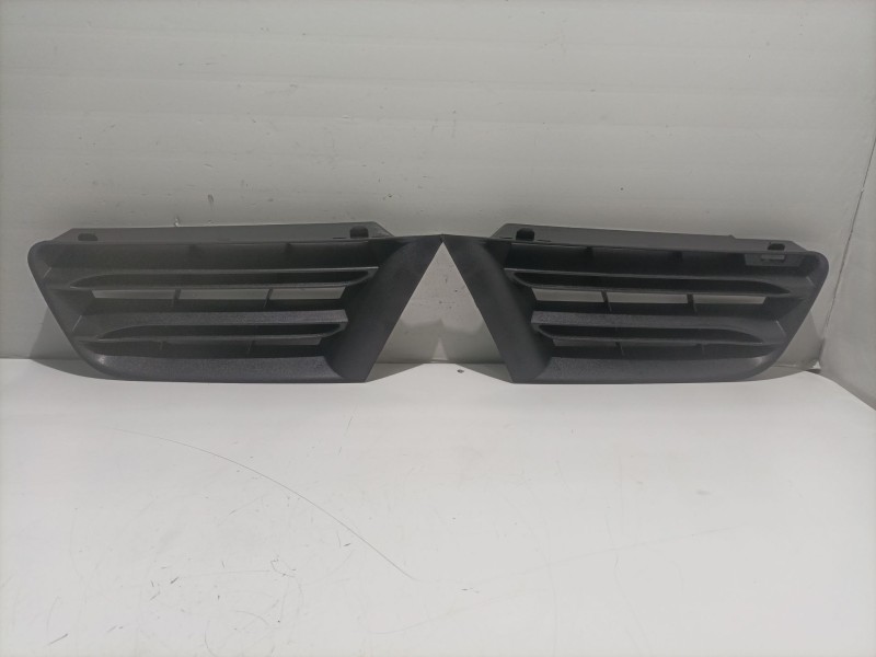 Recambio de rejilla delantera para renault scenic ii 1.6 16v referencia OEM IAM 7701477306  7701474779