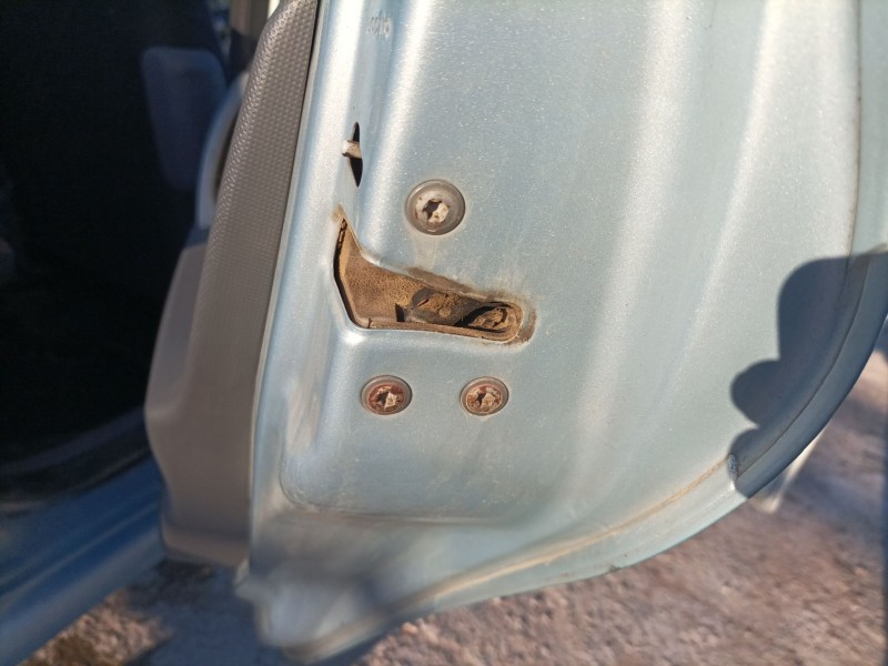 Recambio de cerradura puerta trasera derecha para toyota aygo (kgb/wnb) referencia OEM IAM 690500H011  