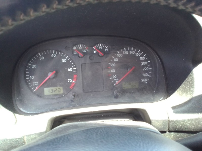 volkswagen golf iv berlina (1j1) del año 2000