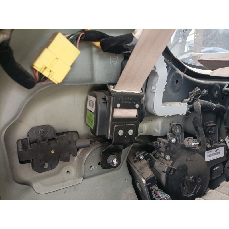 Recambio de cinturon seguridad trasero izquierdo para kia carnival referencia OEM IAM 898104D130  
