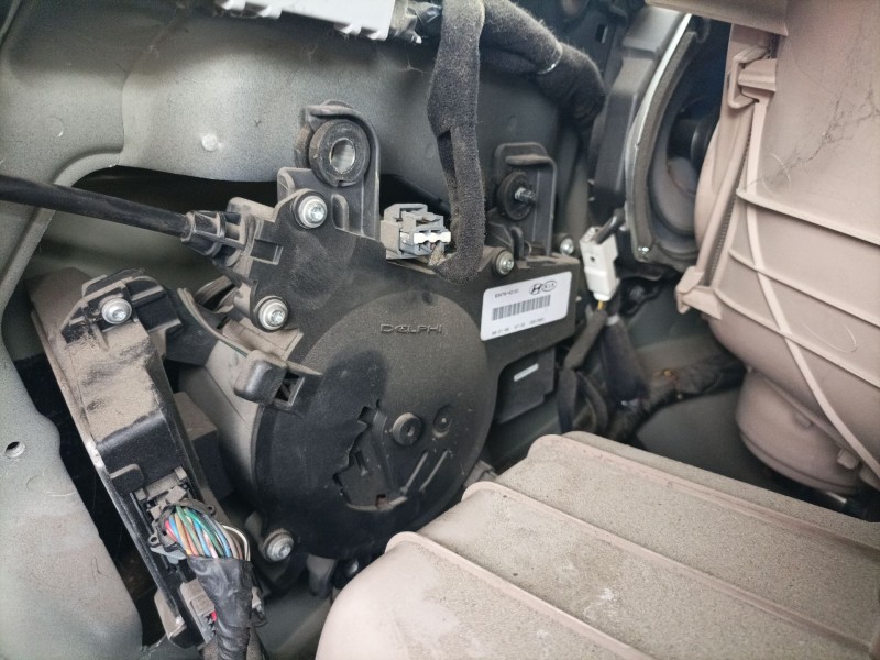 Recambio de cerradura puerta lateral izquierda para kia carnival referencia OEM IAM 834704D101  