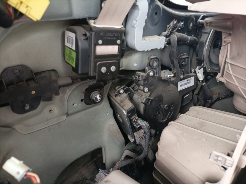 Recambio de cerradura puerta lateral izquierda para kia carnival referencia OEM IAM 834704D101  