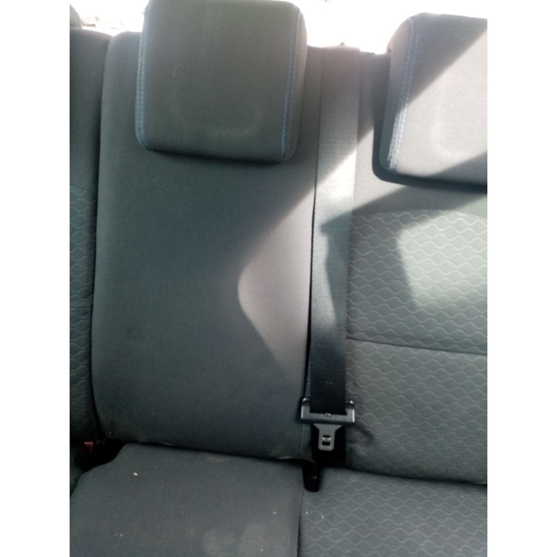 Recambio de cinturon seguridad trasero central para mazda 2 berlina (dy) referencia OEM IAM 0  