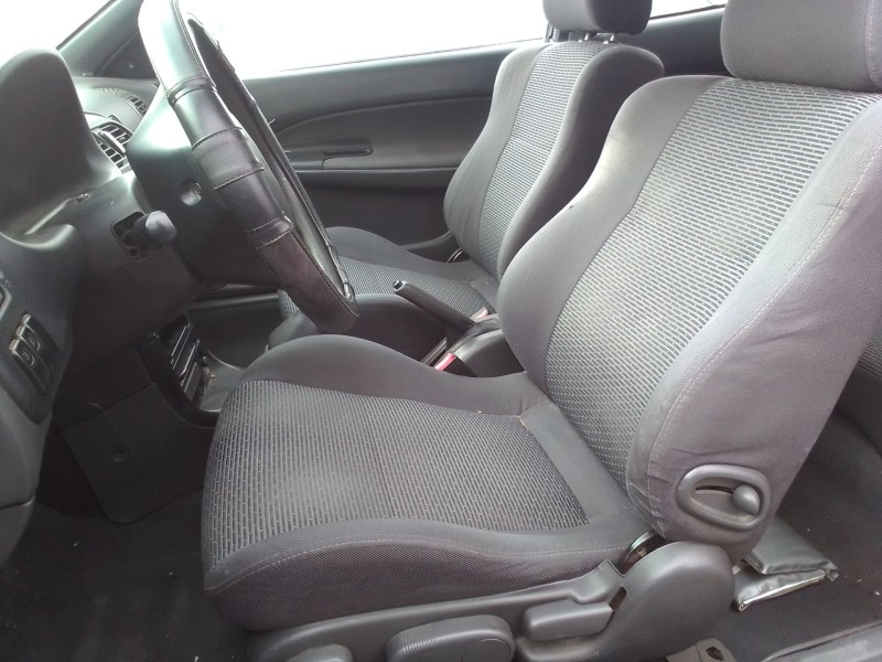 mazda 323 coupe del año 1996