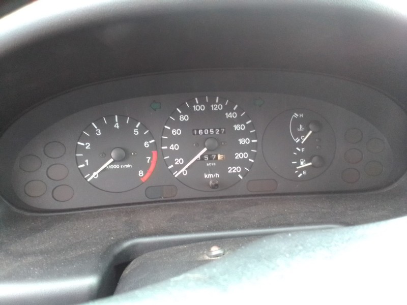 mazda 323 coupe del año 1996