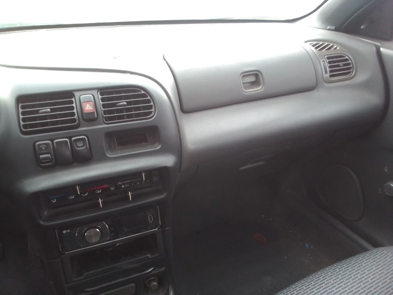 mazda 323 coupe del año 1996