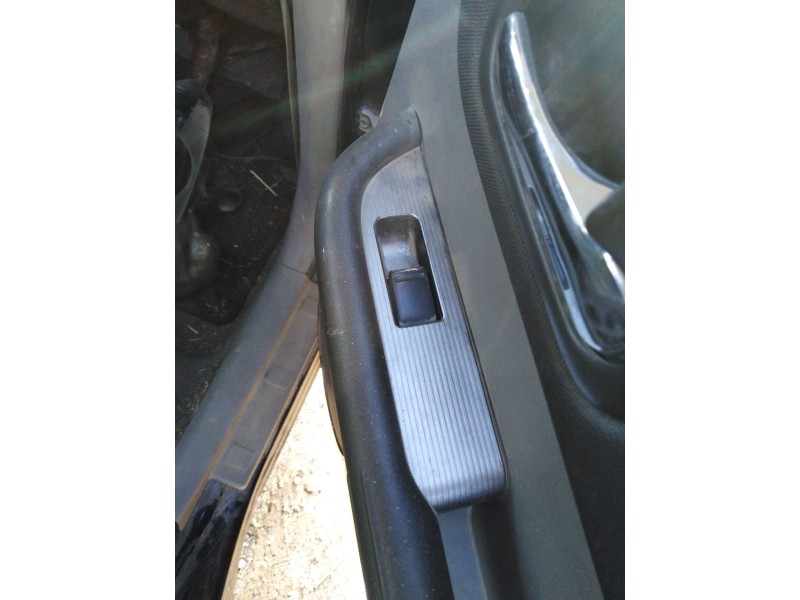 Recambio de mando elevalunas trasero derecho para nissan x-trail (t30) 2.2 16v turbodiesel cat referencia OEM IAM   