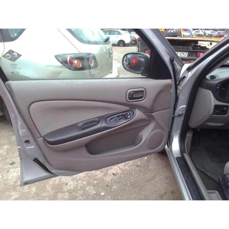 nissan almera ii (n16) del año 2000