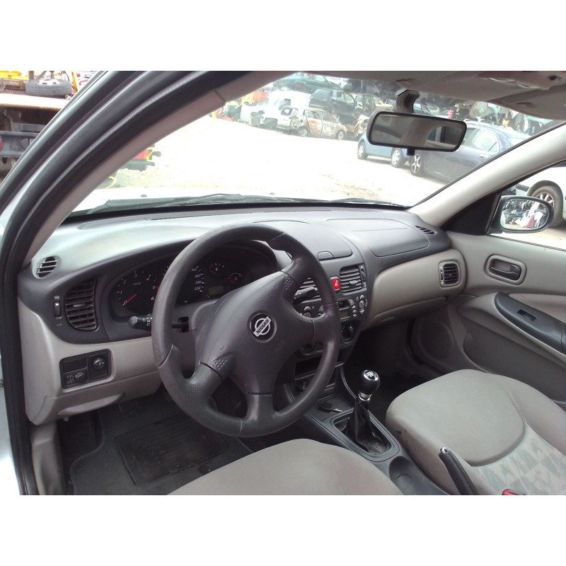 nissan almera ii (n16) del año 2000