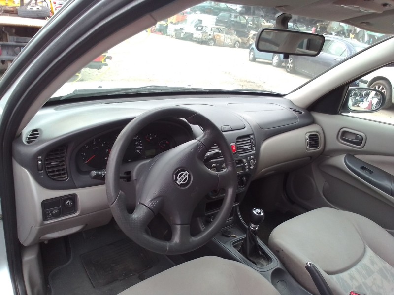 nissan almera ii (n16) del año 2000