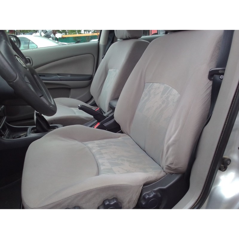 nissan almera ii (n16) del año 2000