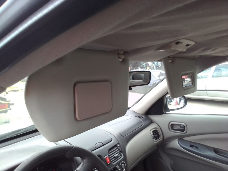 nissan almera ii (n16) del año 2000