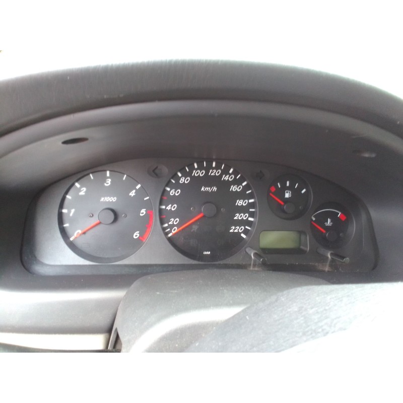 nissan almera ii (n16) del año 2000