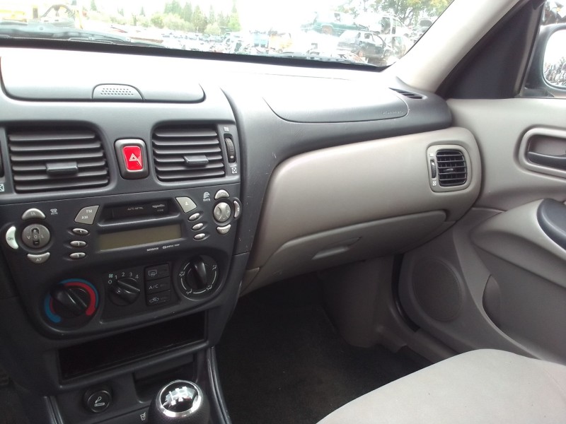 nissan almera ii (n16) del año 2000