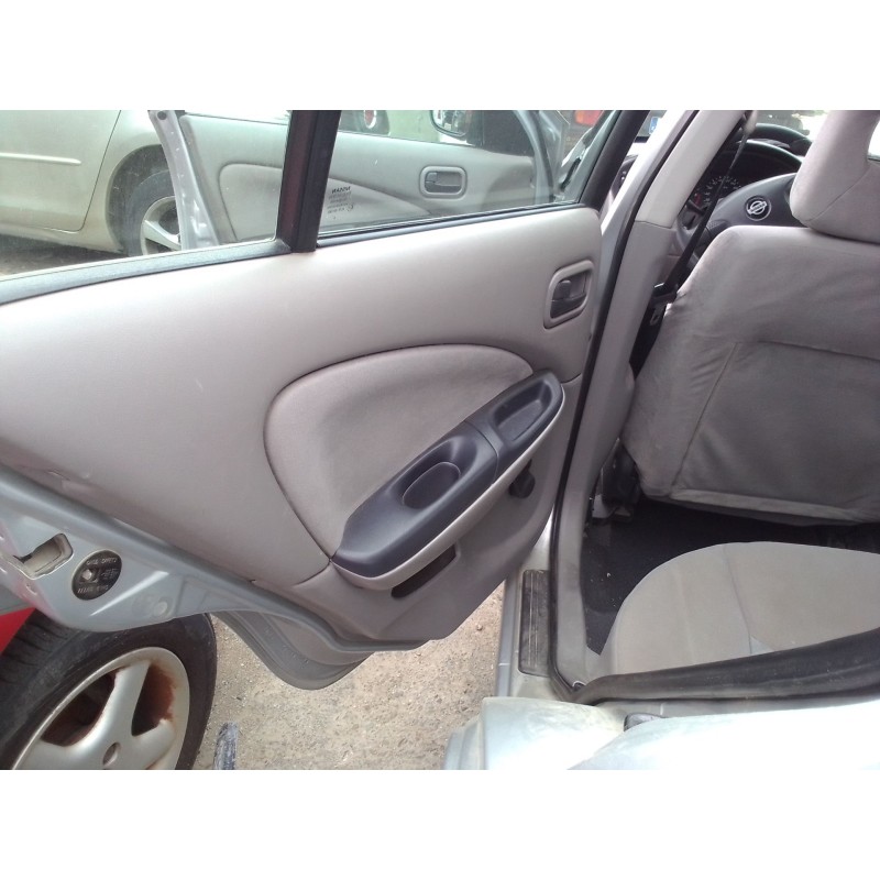 nissan almera ii (n16) del año 2000