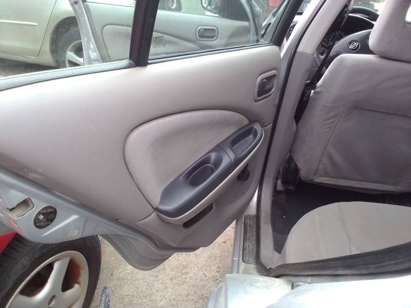 nissan almera ii (n16) del año 2000