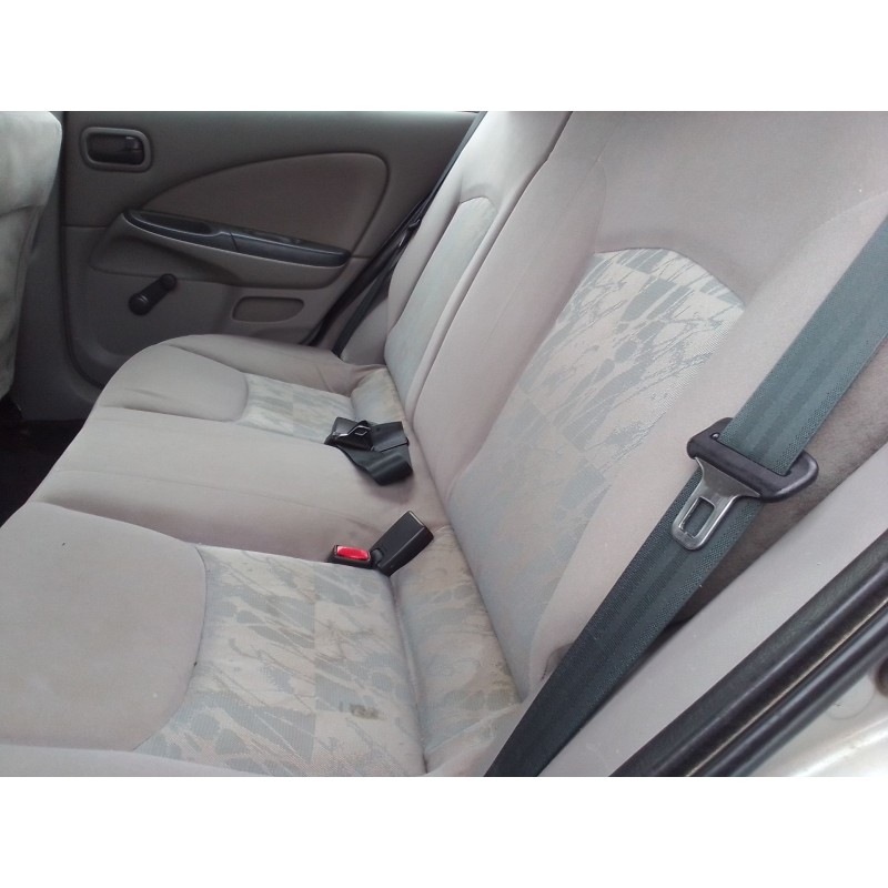 nissan almera ii (n16) del año 2000