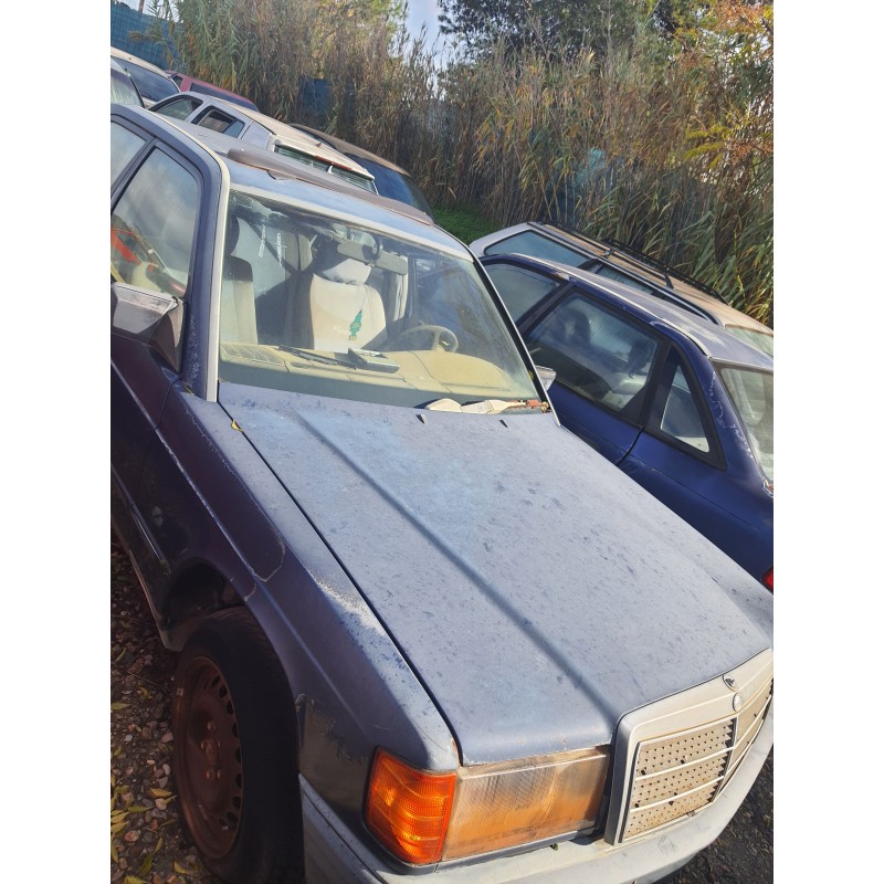 mercedes-benz clase c (w201) berlina del año 1982