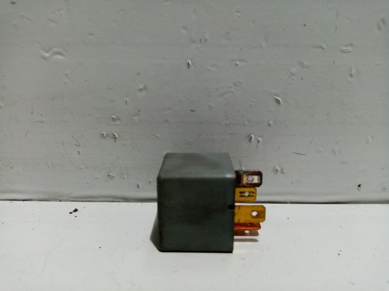 Recambio de rele para kia carnival referencia OEM IAM 0K2FA67740 KOREA DECO