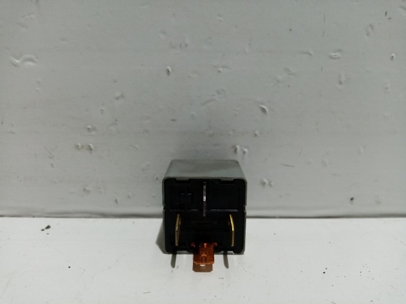 Recambio de rele para kia carnival referencia OEM IAM 0K2FA67740 KOREA DECO