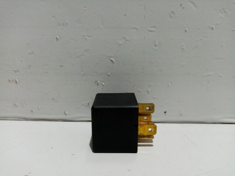 Recambio de rele para kia carnival referencia OEM IAM 0K53B67740 KOREA DECO