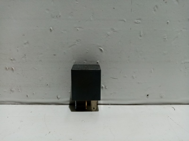 Recambio de rele para kia carnival referencia OEM IAM 0K55267740 DECO 