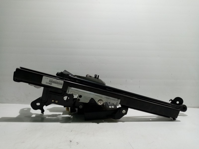 Recambio de motor cierre centralizado porton para kia carnival referencia OEM IAM 817704D101  