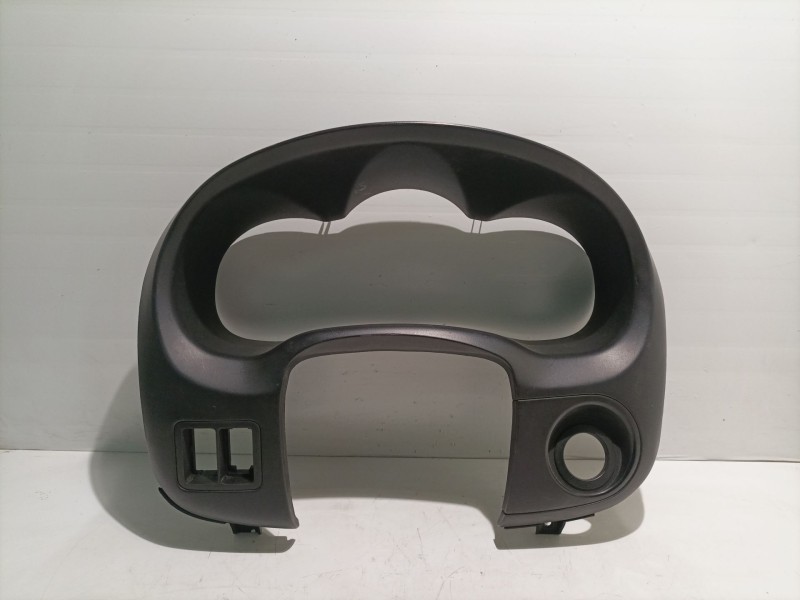 Recambio de mascara cuadro instrumentos para kia carnival referencia OEM IAM 848304D000  