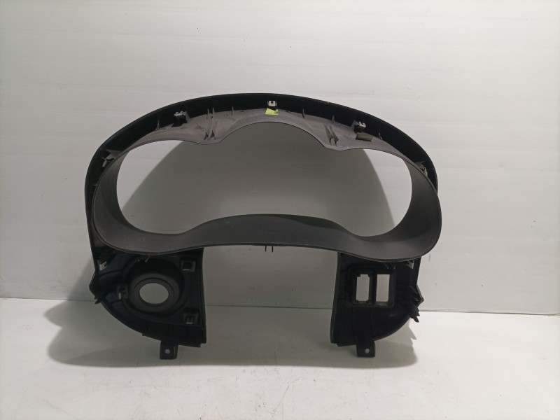 Recambio de mascara cuadro instrumentos para kia carnival referencia OEM IAM 848304D000  