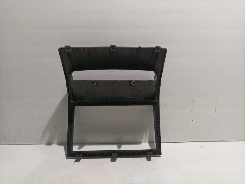 Recambio de mascara de radio para kia carnival referencia OEM IAM 847404D050  