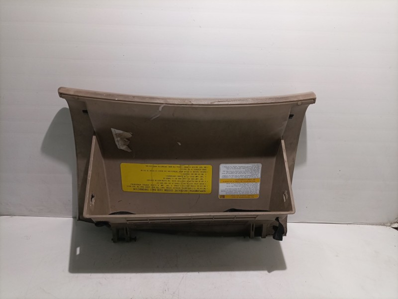 Recambio de guantera para kia carnival referencia OEM IAM 0  