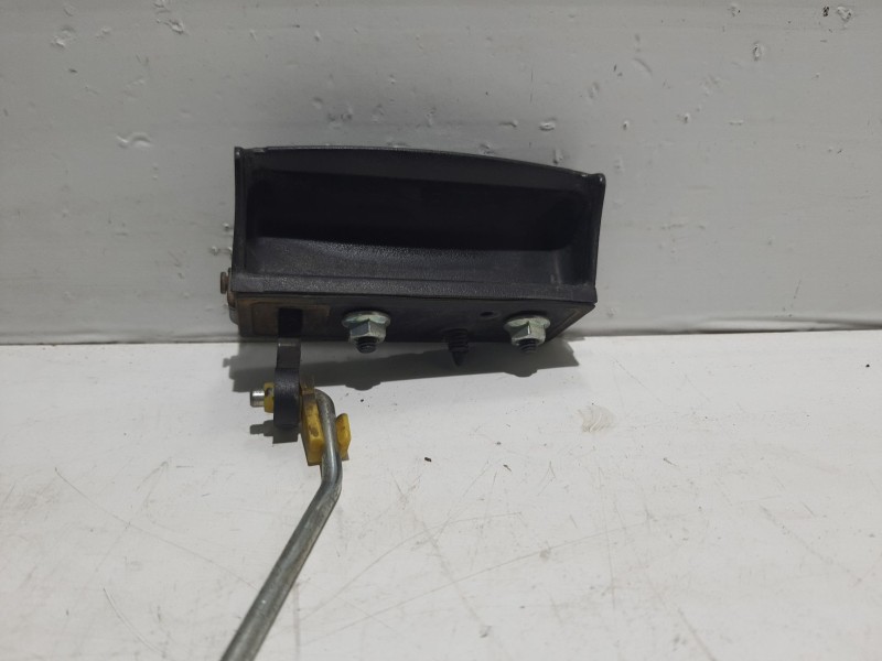 Recambio de maneta exterior porton para kia carnival referencia OEM IAM 817204D000  