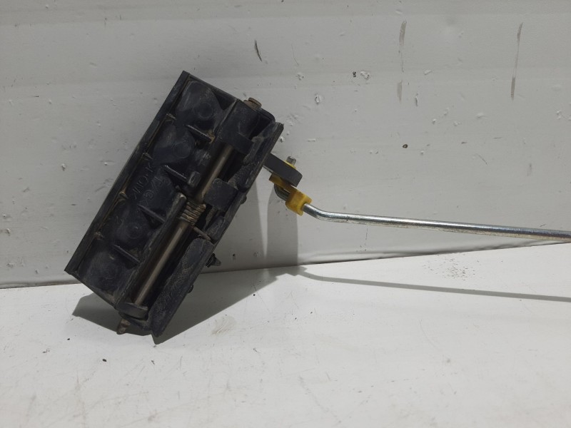 Recambio de maneta exterior porton para kia carnival referencia OEM IAM 817204D000  