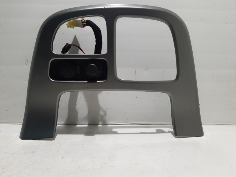 Recambio de embellecedor para kia carnival referencia OEM IAM 84631-4D020 84631-4D020 