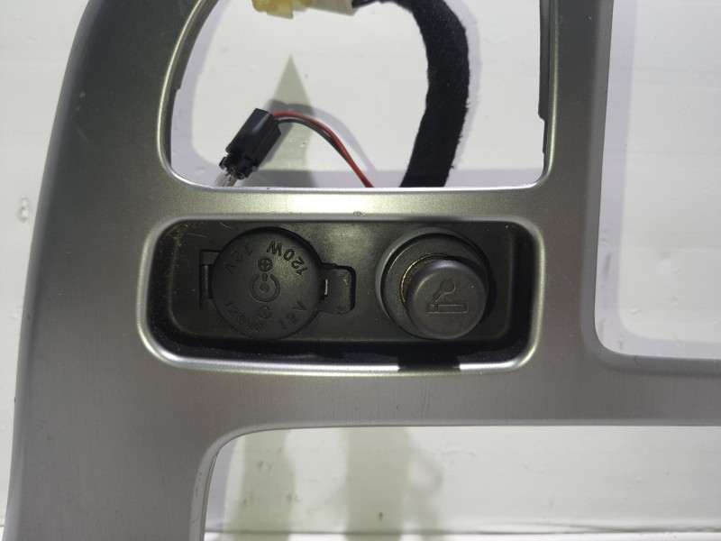 Recambio de embellecedor para kia carnival referencia OEM IAM 84631-4D020 84631-4D020 